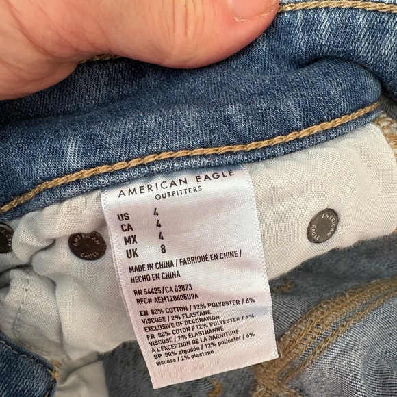 American Eagle Women’s Distressed Denim Shorts Size 4 - Picture 6 of 7